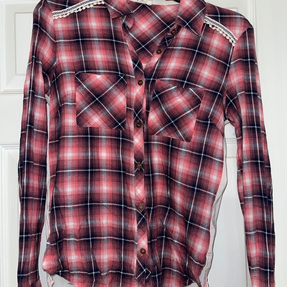 Junior’s long-sleeved button-down top - Picture 2 of 4